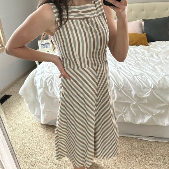Veeko neutral striped a line dress - Picture 3 of 7